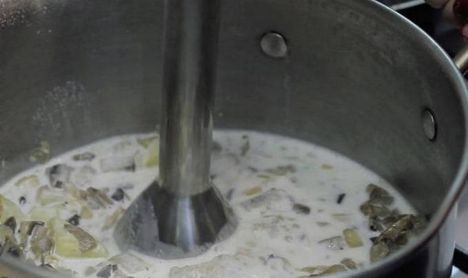 Классический крем–суп из шампиньонов со сливками