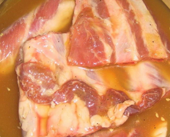 Сочные и мягкие свиные ребрышки в рукаве в духовке