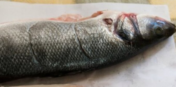 Как приготовить Рыба сибас запеченная в духовке в фольге рецепт пошагово