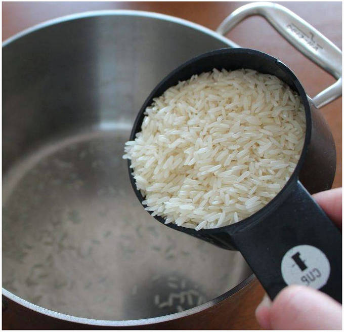Рисовые биточки на сковороде