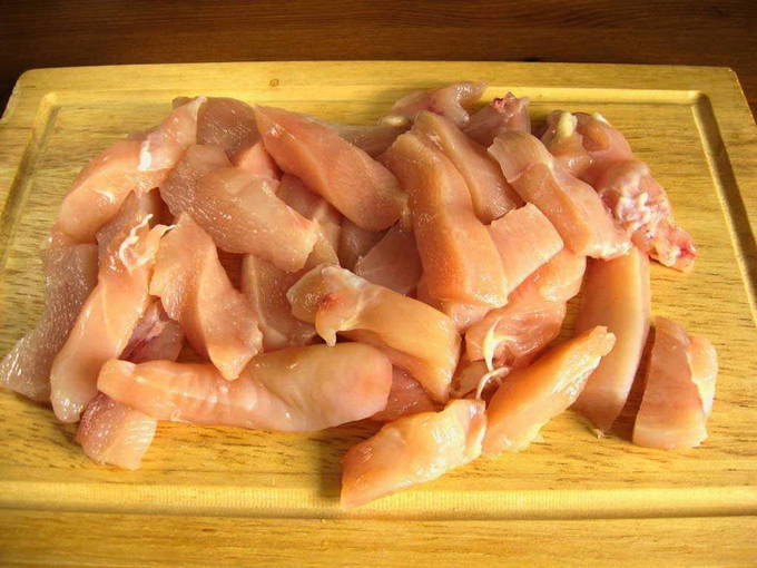 Курица в сливочно-чесночном соусе на сковороде