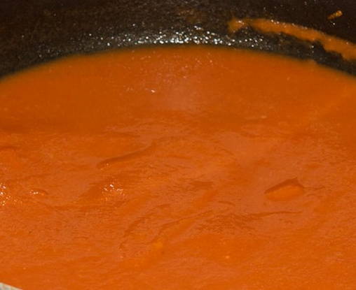 Макароны с фрикадельками в томатном соусе
