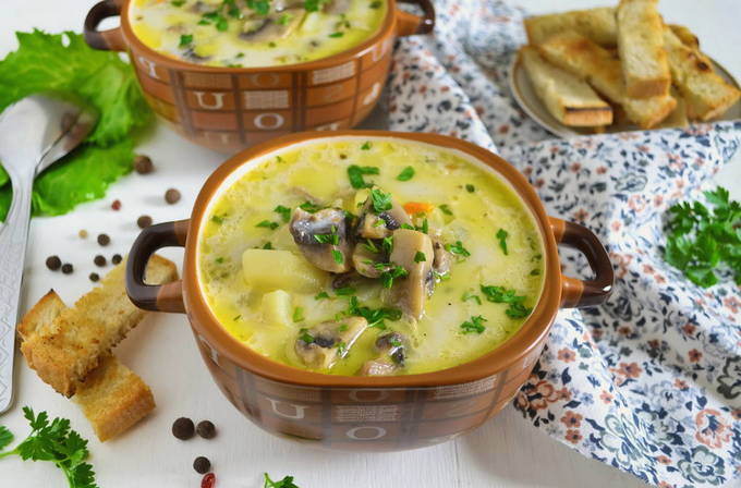 Суп из шампиньонов с плавленым сыром и картофелем