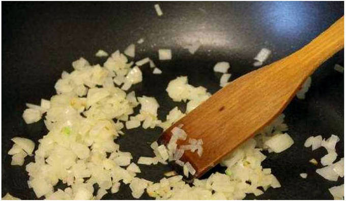 Сочная куриная грудка в сливочном соусе на сковороде: как приготовить