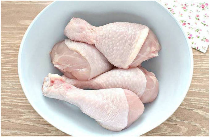 Куриные голени в рукаве в духовке