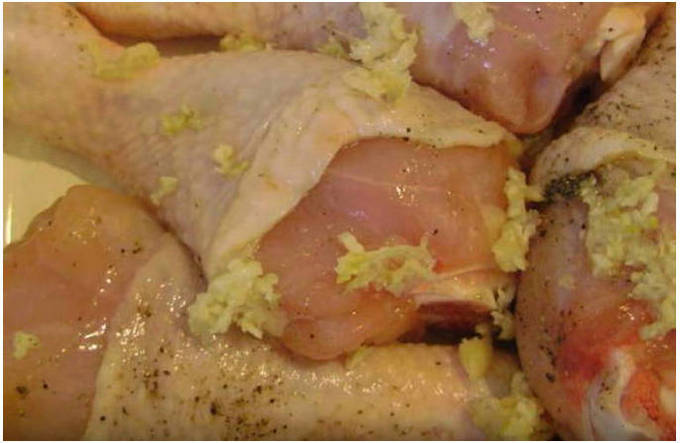 Курица с картошкой в стеклянной форме в духовке