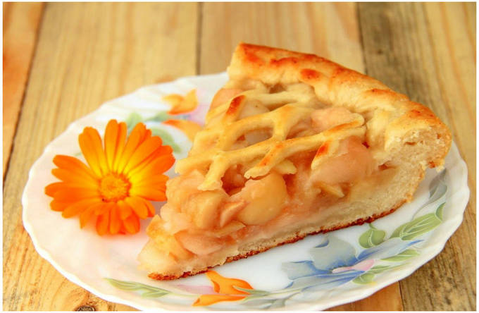 Пирог из дрожжевого теста с яблоками в духовке