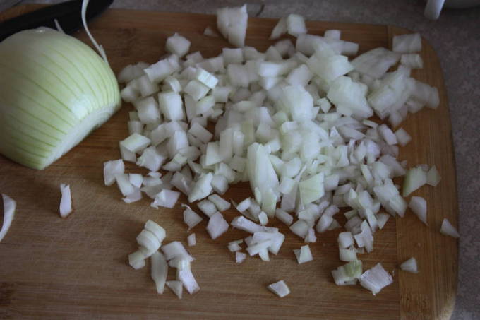 Жареная картошка с шампиньонами и луком на сковороде