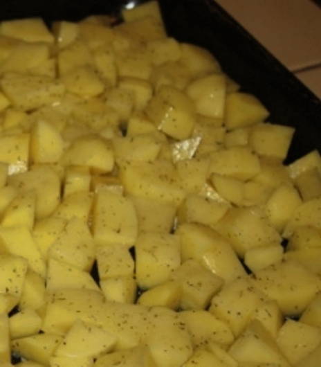 Картофель с беконом в духовке