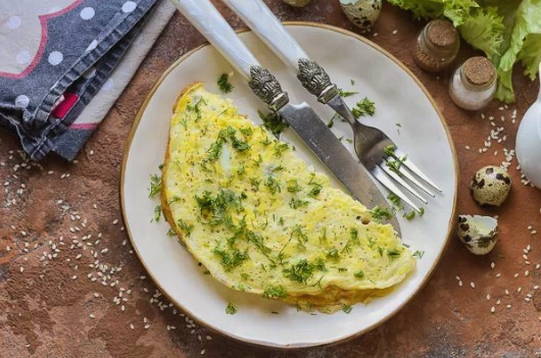 Омлет из перепелиных яиц с зеленью и сыром - пошаговый рецепт с фото