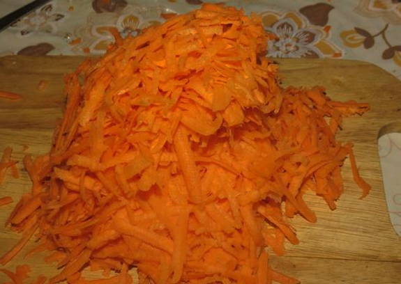 Салат из куриной печени с морковью и луком