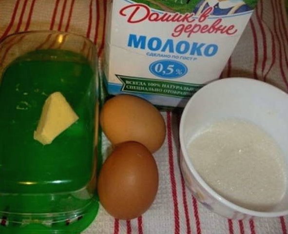 Омлет в мультиварке Редмонд с молоком и яйцом