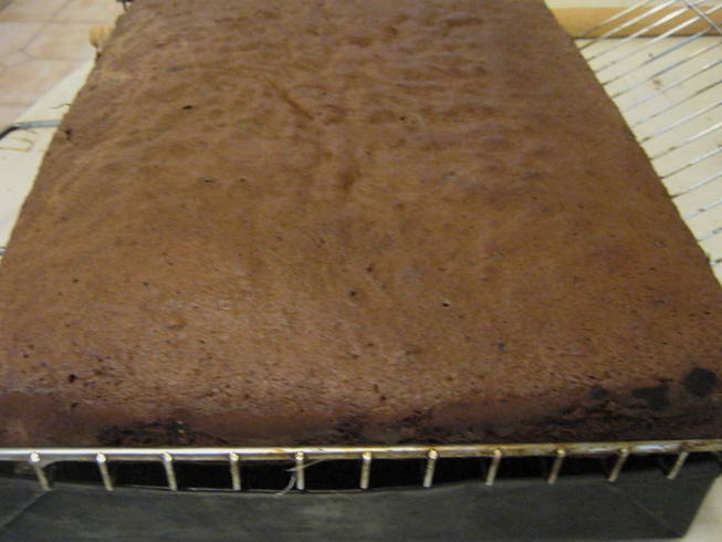 Шоколадный бисквит на кипятке - рецепт приготовления с пошаговыми фото