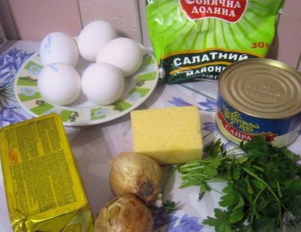Салат Мимоза с сайрой и сыром
