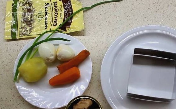 Салат Мимоза с горбушей и картошкой