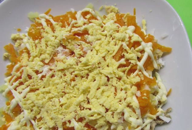 Салат Мимоза с горбушей и сыром классический