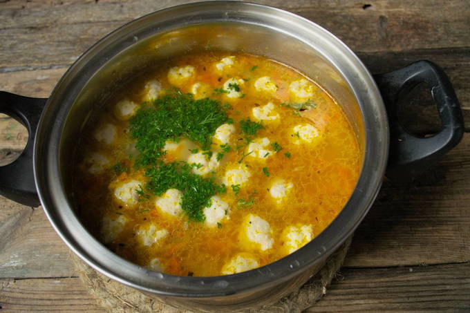 Суп с куриными фрикадельками и рисом