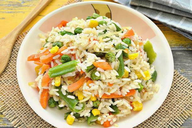 Замороженные овощи с рисом в мультиварке