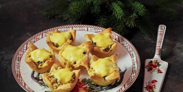 Тарталетки с курицей, грибами и сыром в духовке - рецепт с пошаговыми фото