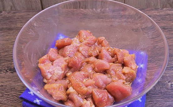 Свинина с ананасами в кисло-сладком соусе