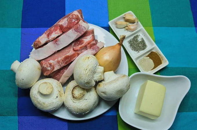 Свинина с сыром и грибами в духовке