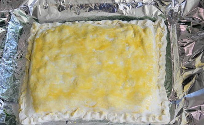 Пирог из слоеного теста с рыбой в духовке
