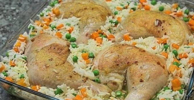 Рис с курицей и овощами в духовке