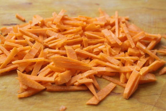 Паштет из куриной печени с морковью, луком и сливками