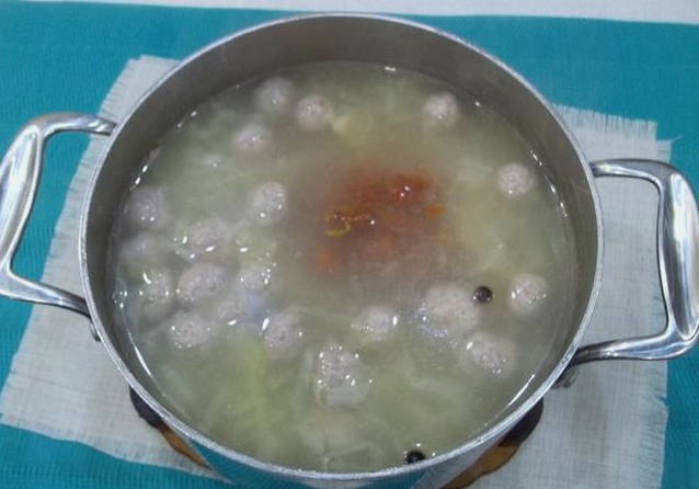 Суп с фрикадельками с томатной пастой