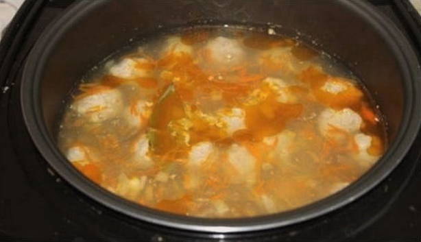 Суп с фрикадельками в мультиварке Редмонд