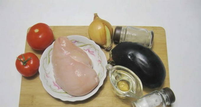 Курица с баклажанами на сковороде