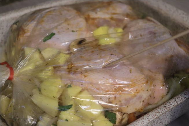 Картошка с куриными бедрами в духовке
