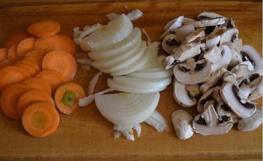 Картошка с грибами и сметаной в духовке