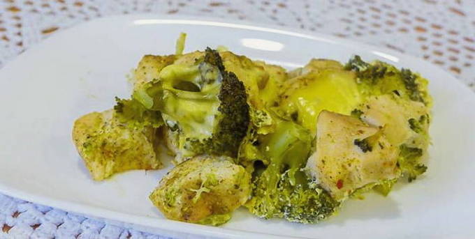 Цветная капуста и брокколи, запеченные под сливочным соусом