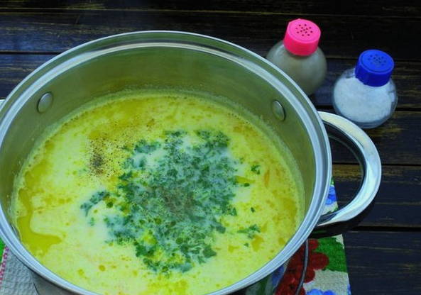 Сливочный суп с фрикадельками с плавленым сыром