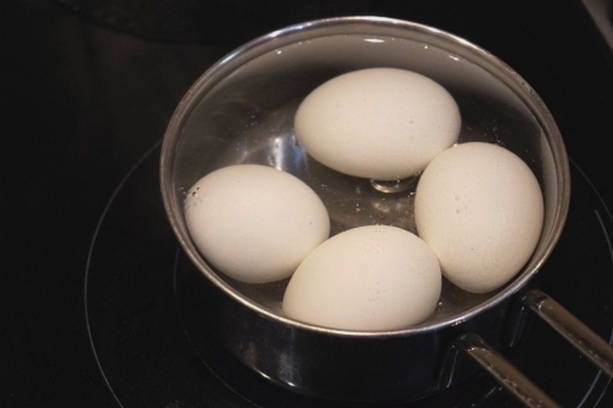 Мясной рулет из фарша с яйцом в духовке