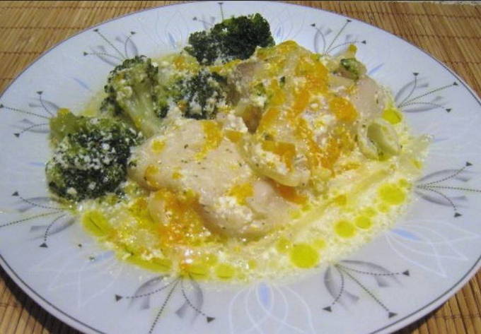 Пангасиус с овощами на сковороде