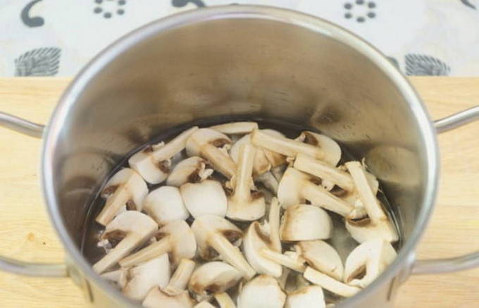 Индейка с грибами в сливочном соусе
