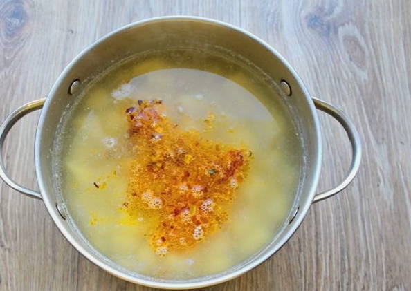 Сырный суп с копченой курицей и плавленым сыром