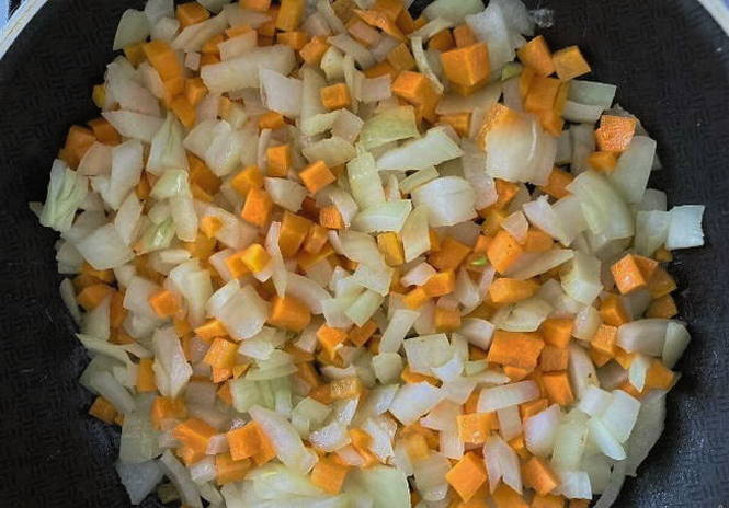 Пангасиус с морковью и луком в духовке