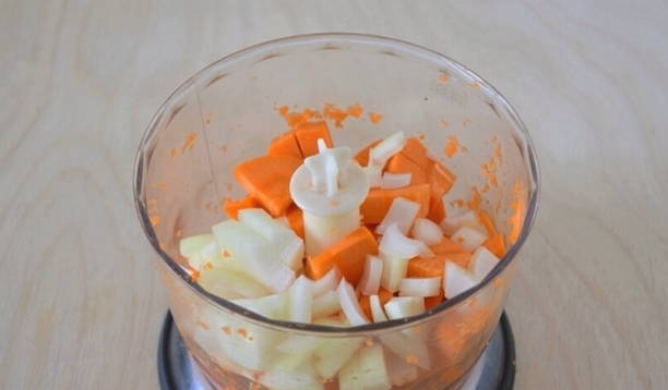 Морковные котлеты с манкой на сковороде