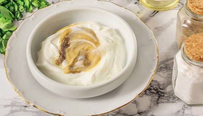 Соус с йогуртом для салата Цезарь