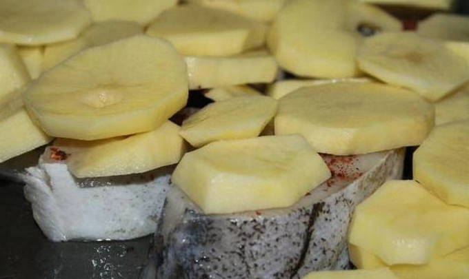 Пикша с картошкой в духовке