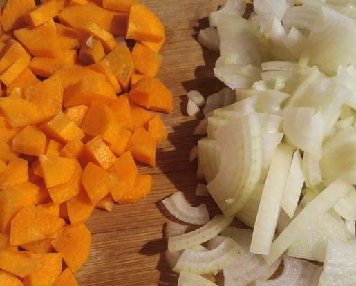 Минтай с луком и морковью в духовке