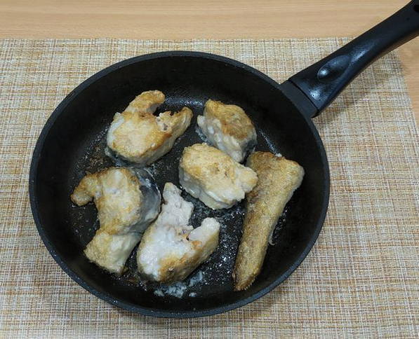 Рыба с майонезом на сковороде простой рецепт