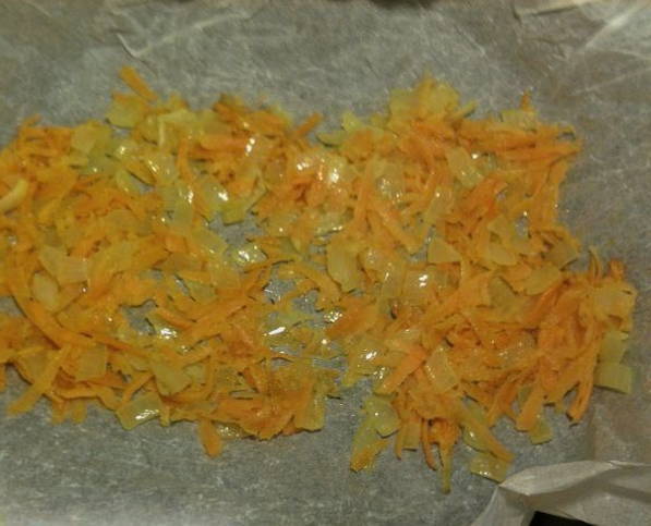 Филе минтая с луком и морковью в духовке