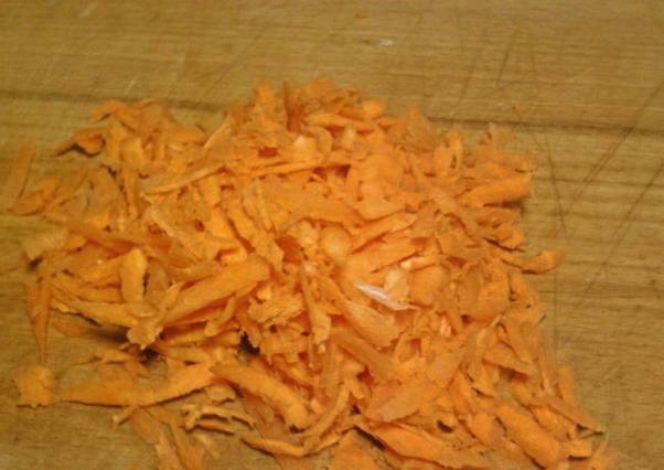 Треска с луком и морковью в духовке
