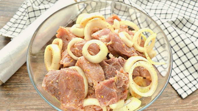 Маринад для шашлыка из свинины с уксусом и луком