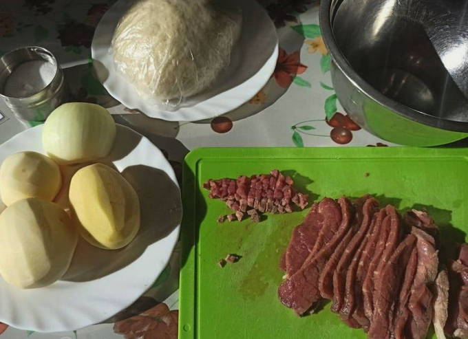 Манты с мясом, картошкой и луком