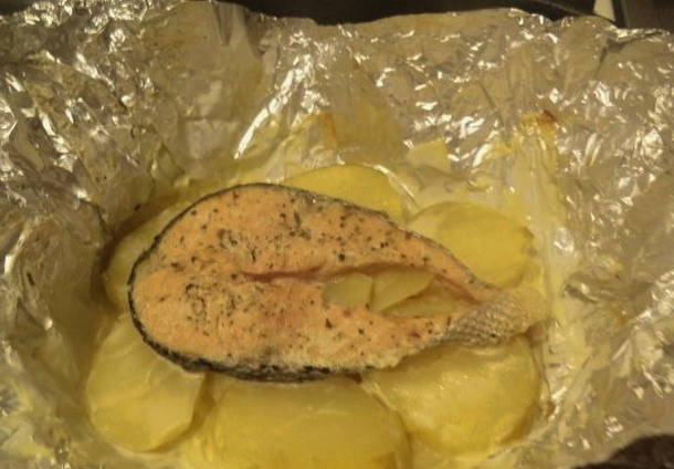 Семга с картошкой в фольге в духовке